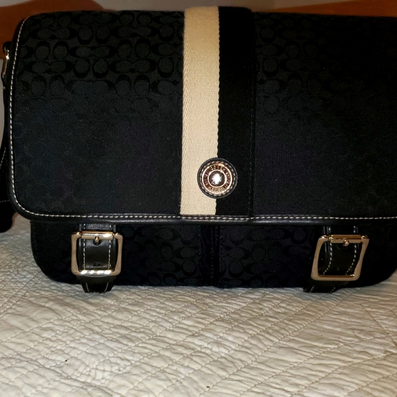 Handbags - Coach A1068-F70182 Black Voyager 6cm Signature Small Messenger Bag